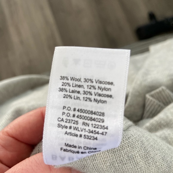 Aritzia Babaton Baylor Grey V-neck Sweater size S/M - Picture 11 of 11